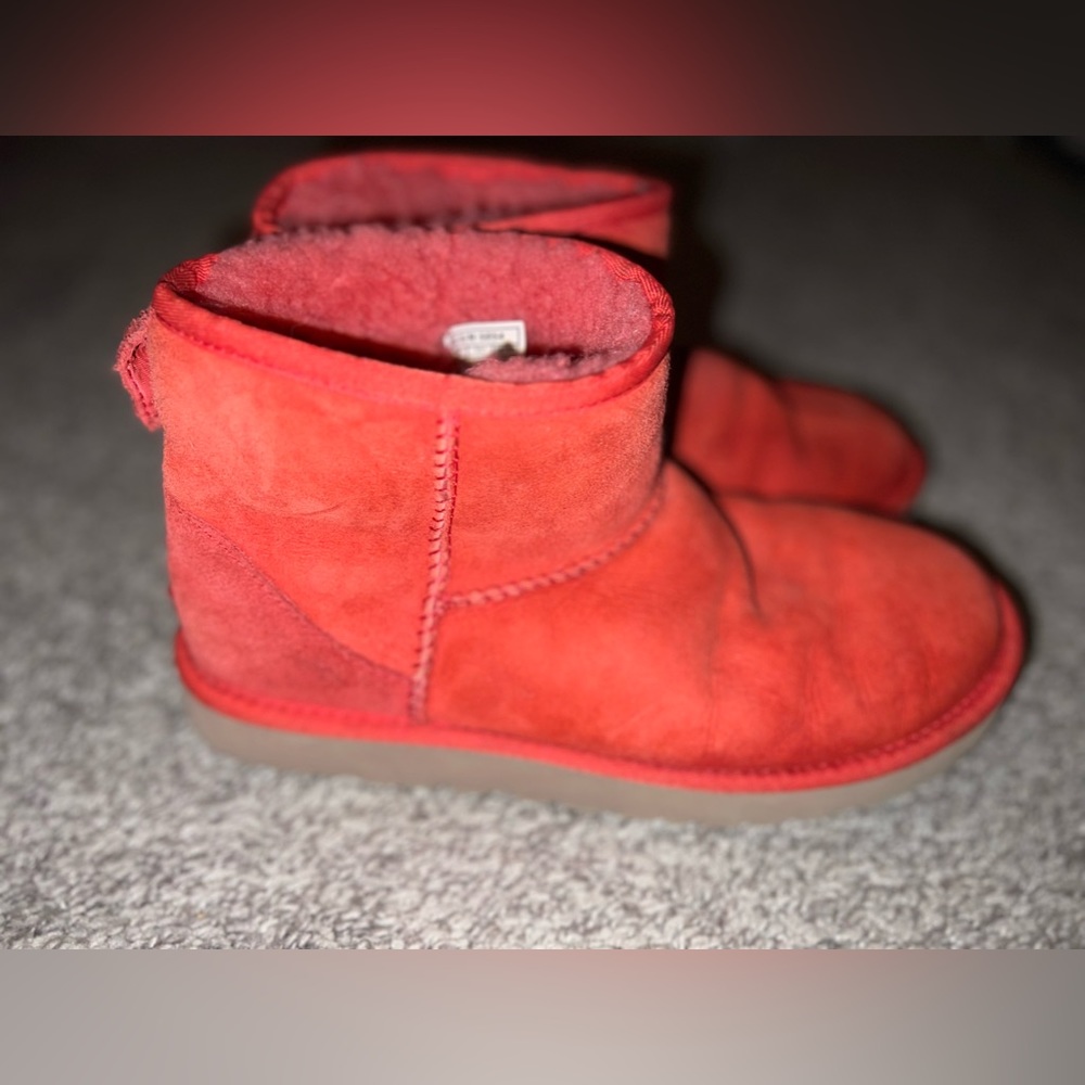 Red uggs size 8, in really nice condition!